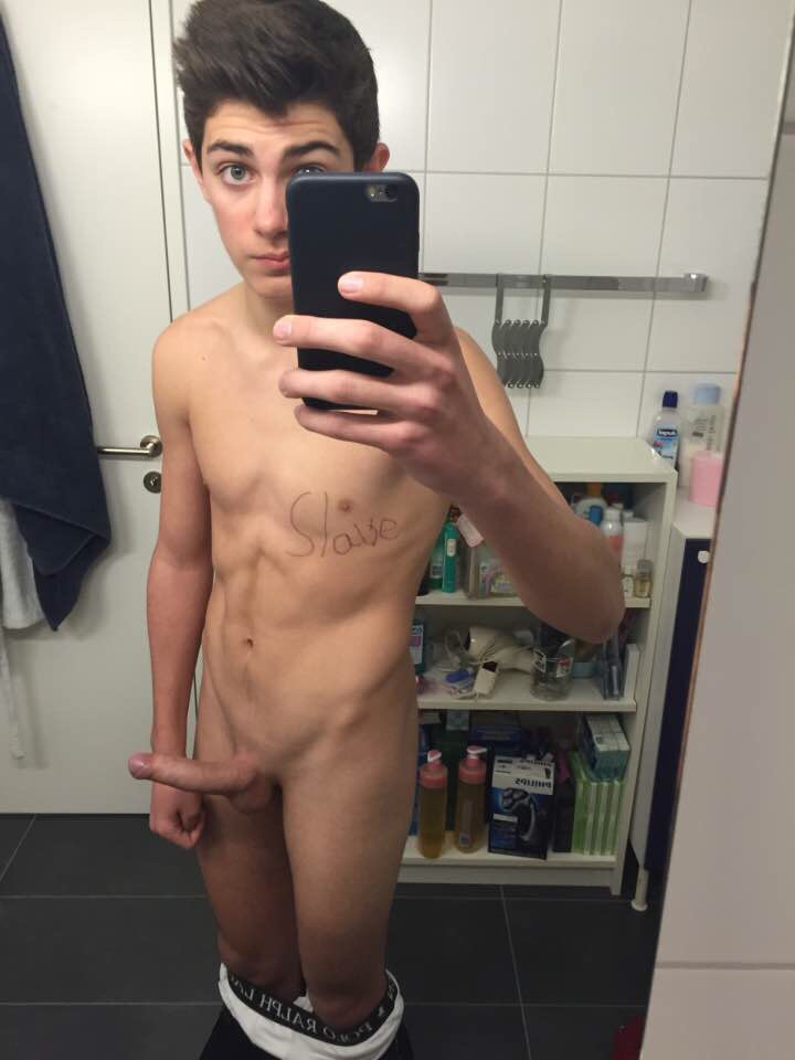 Julian: Nude Teen Boy Selfies! 